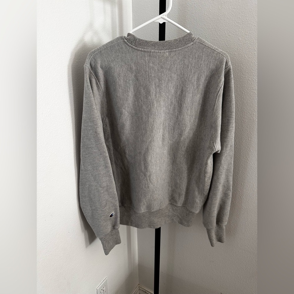 Champion size small sweater - Picture 4 of 4
